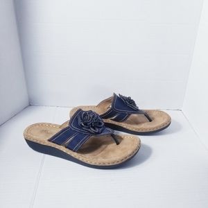 CLIFFS BY WHITE MOUNTAIN BLUE CARNATION FLOWER SANDALS SIZE 10